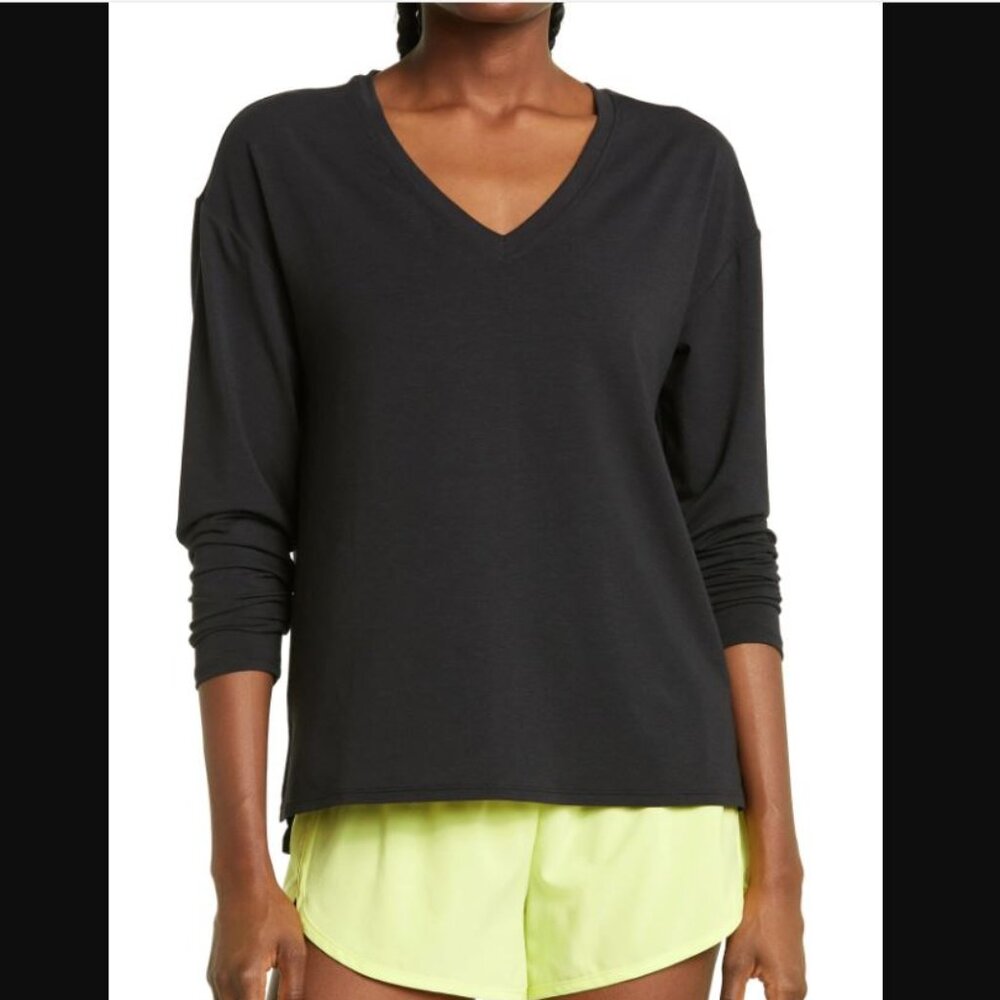 Zella V Neck Long Sleeve Shirt in Black Size XS